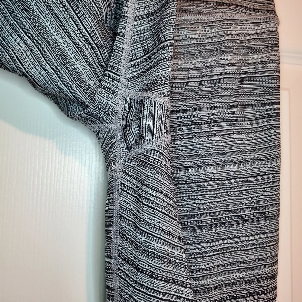 Athleta High Rise Jacquard Chaturanga Textured Leggings, Size M